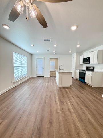 1615 N Clinton Avenue, Lubbock, TX 79416