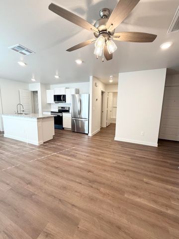 1615 N Clinton Avenue, Lubbock, TX 79416