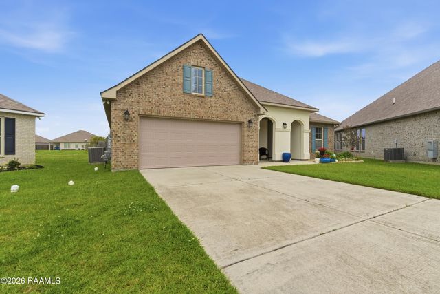 101 Sugar Crest Drive, Youngsville, LA 70592