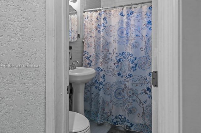 117 W 34th Street, Hialeah, FL 33012