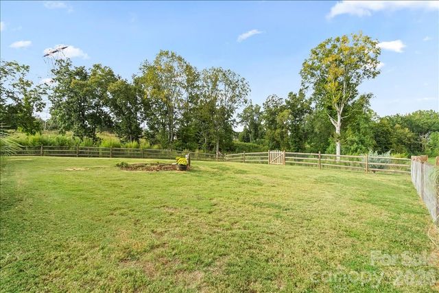 2915 S Point Road, Belmont, NC 28012