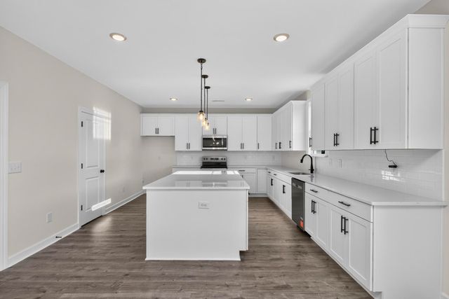 5018 Salient Dr, Spring Hill, TN 37174