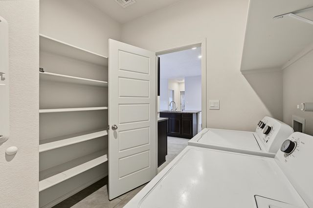 1808 Villa Contesa Loop NW, Los Lunas, NM 87031