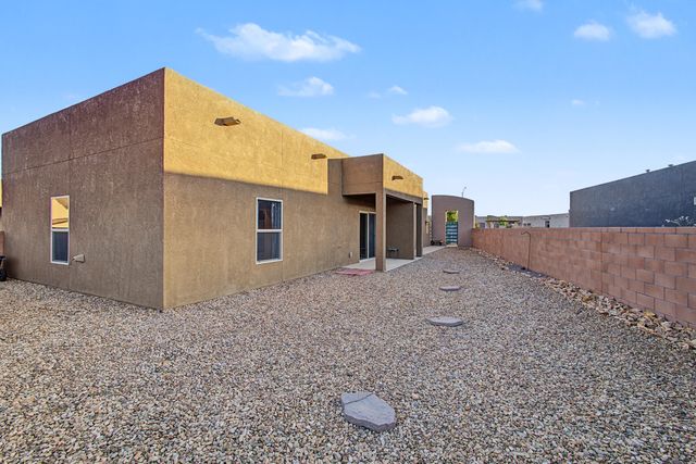 1808 Villa Contesa Loop NW, Los Lunas, NM 87031