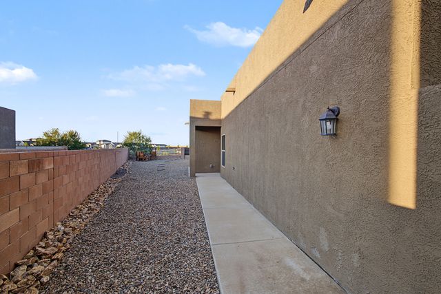 1808 Villa Contesa Loop NW, Los Lunas, NM 87031