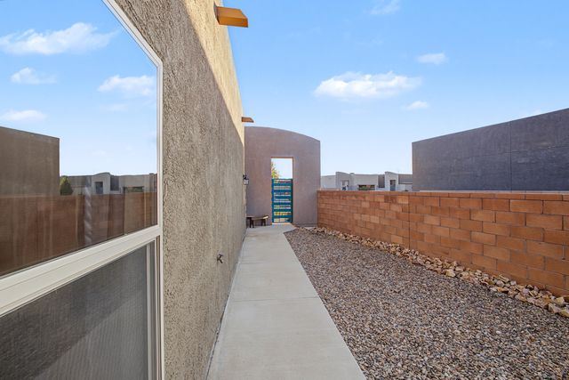 1808 Villa Contesa Loop NW, Los Lunas, NM 87031