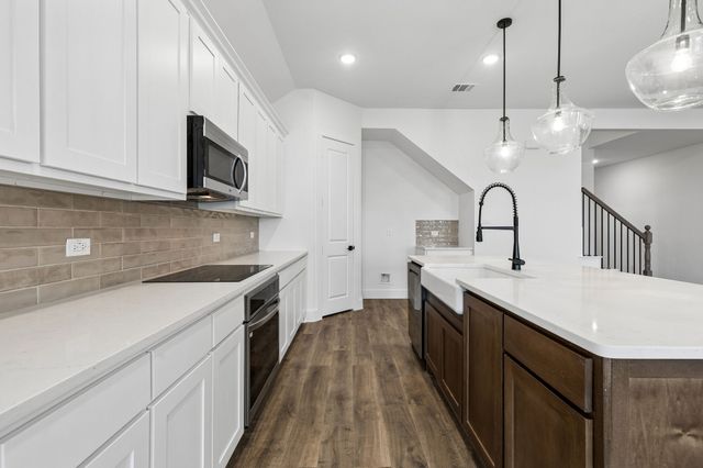 10453 Livestock Avenue, Venus, TX 76084