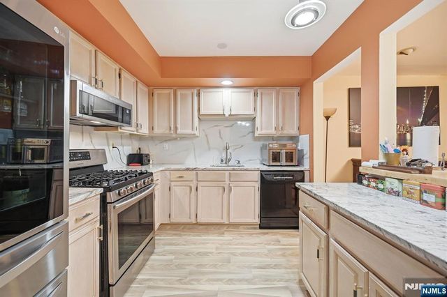 48 Beacon Hill Road D, West Milford, NJ 07480