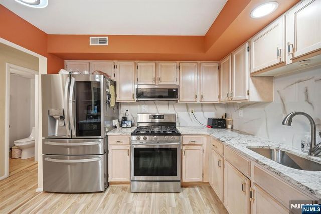48 Beacon Hill Road D, West Milford, NJ 07480