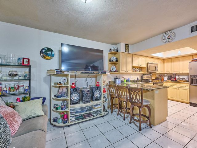 33 Spinning Wheel Lane 33, Tamarac, FL 33319