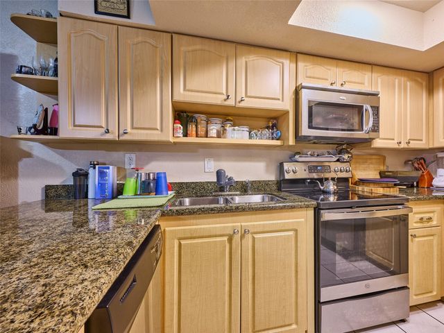 33 Spinning Wheel Lane 33, Tamarac, FL 33319