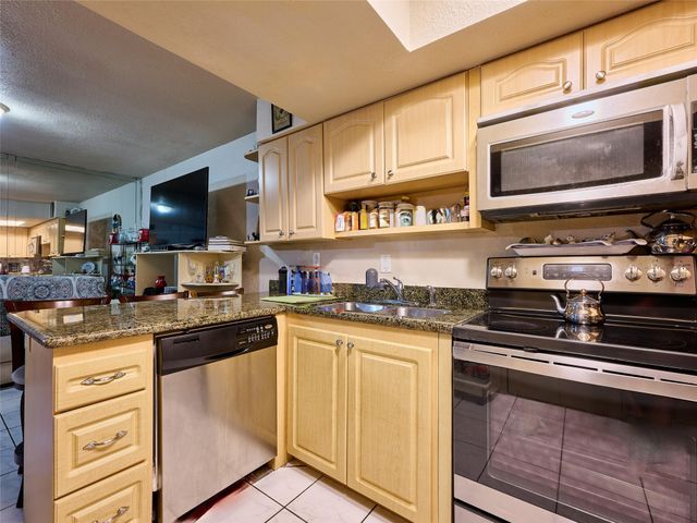 33 Spinning Wheel Lane 33, Tamarac, FL 33319