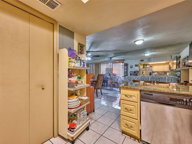 33 Spinning Wheel Lane 33, Tamarac, FL 33319