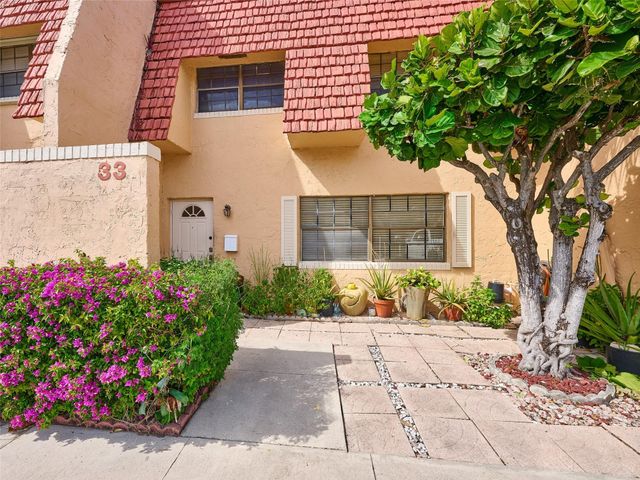 33 Spinning Wheel Lane 33, Tamarac, FL 33319