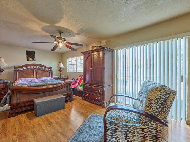 33 Spinning Wheel Lane 33, Tamarac, FL 33319