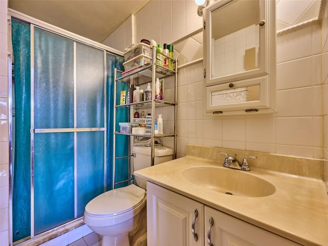 33 Spinning Wheel Lane 33, Tamarac, FL 33319