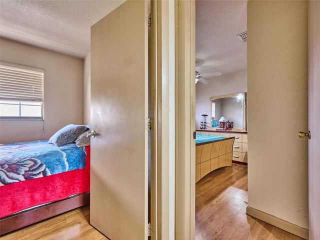 33 Spinning Wheel Lane 33, Tamarac, FL 33319