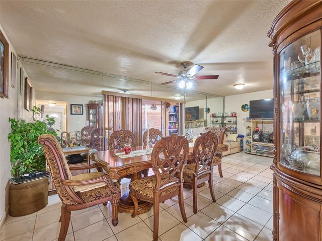 33 Spinning Wheel Lane 33, Tamarac, FL 33319
