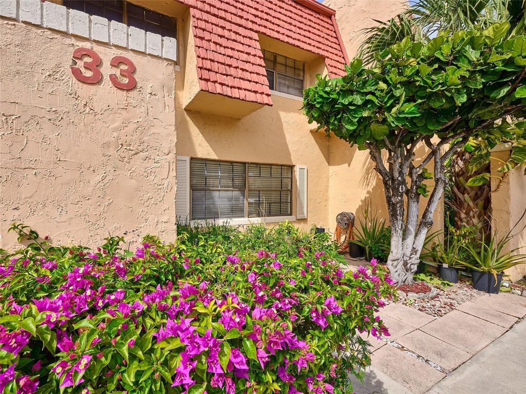 33 Spinning Wheel Lane 33, Tamarac, FL 33319