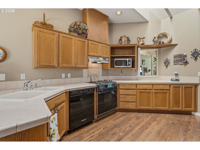15465 TANAGER Dr, Lake Oswego, OR 97035