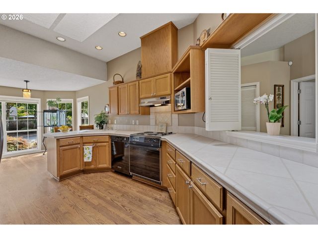 15465 TANAGER Dr, Lake Oswego, OR 97035
