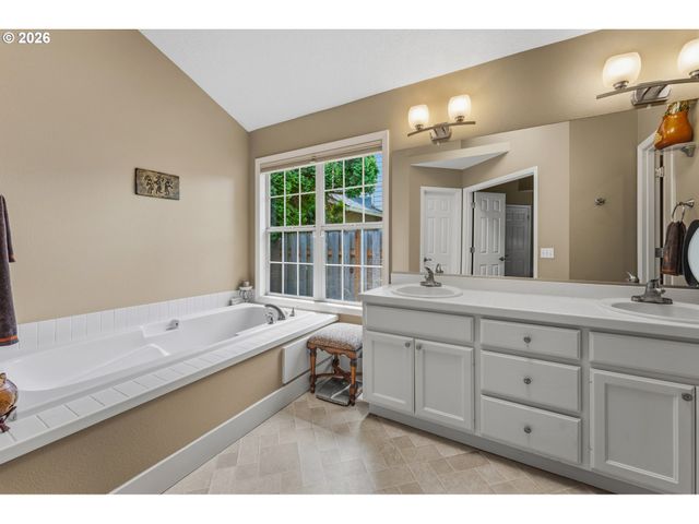 15465 TANAGER Dr, Lake Oswego, OR 97035