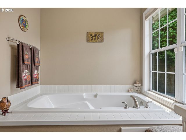 15465 TANAGER Dr, Lake Oswego, OR 97035