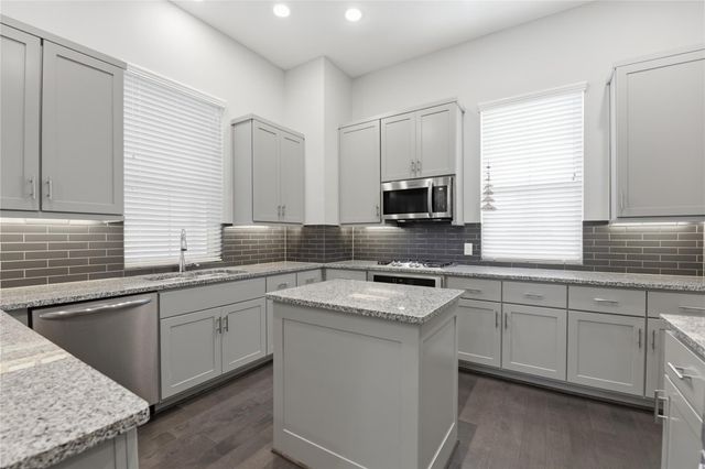 819 Algona Avenue, Houston, TX 77008