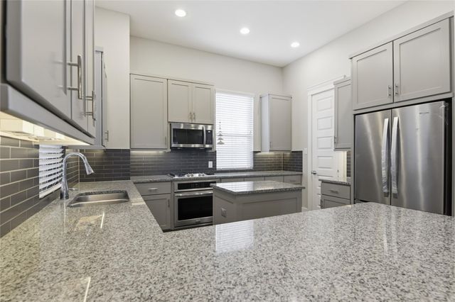 819 Algona Avenue, Houston, TX 77008