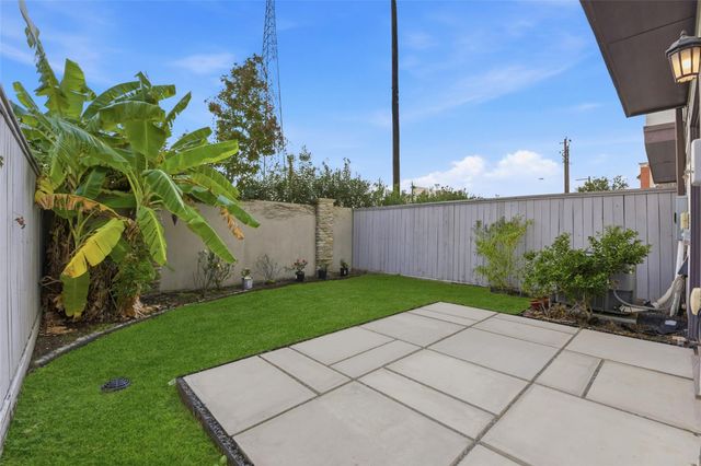 819 Algona Avenue, Houston, TX 77008