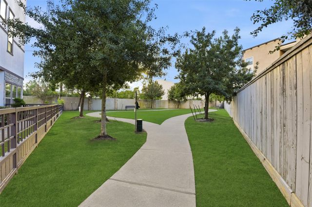 819 Algona Avenue, Houston, TX 77008