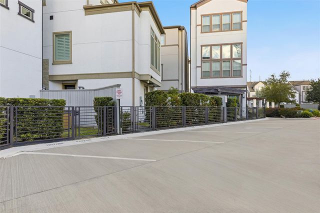 819 Algona Avenue, Houston, TX 77008