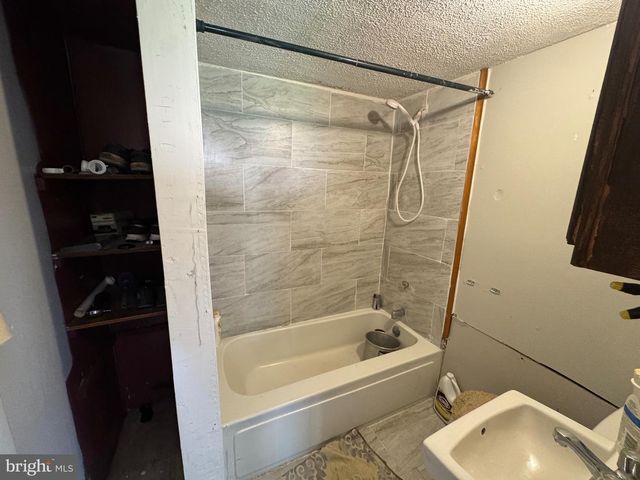 226 E SNYDER AVE, Lansford, PA 18232