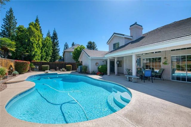 860 E Dartmouth, Fresno, CA 93730
