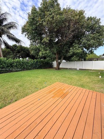 4350 NW 14th St, Lauderhill, FL 33313