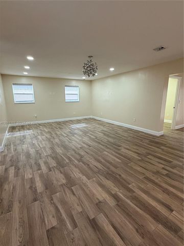 4350 NW 14th St, Lauderhill, FL 33313
