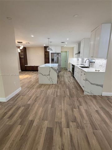 4350 NW 14th St, Lauderhill, FL 33313