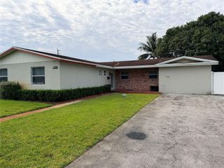 4350 NW 14th St, Lauderhill, FL 33313
