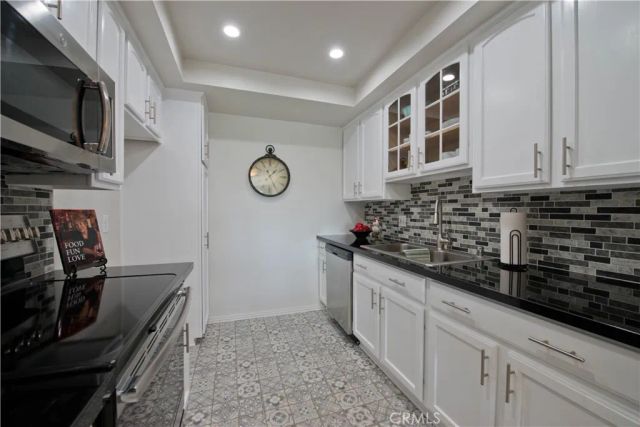 12830 Burbank Boulevard 305, Valley Village, CA 91607