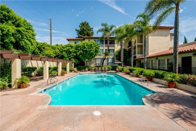 12830 Burbank Boulevard 305, Valley Village, CA 91607