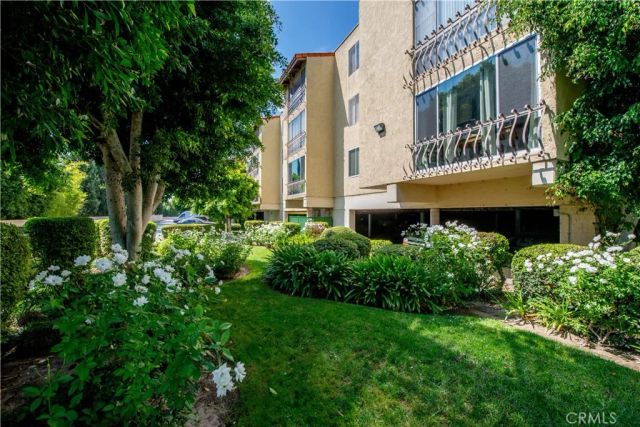 12830 Burbank Boulevard 305, Valley Village, CA 91607