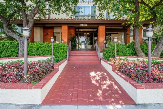12830 Burbank Boulevard 305, Valley Village, CA 91607