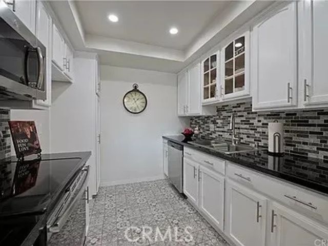 12830 Burbank Boulevard 305, Valley Village, CA 91607