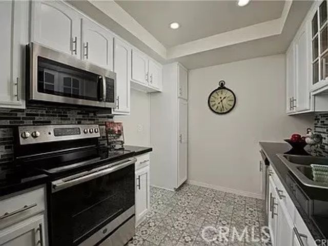 12830 Burbank Boulevard 305, Valley Village, CA 91607