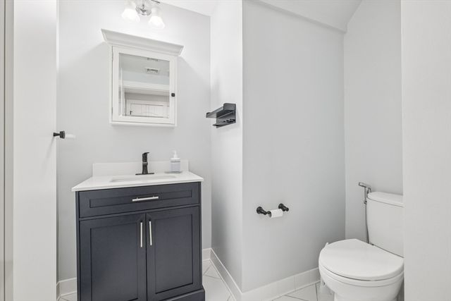 614 Pond St 2104, Braintree, MA 02184