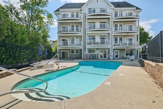 614 Pond St 2104, Braintree, MA 02184