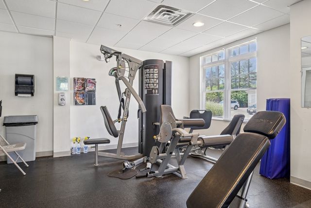 614 Pond St 2104, Braintree, MA 02184