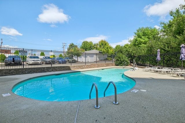 614 Pond St 2104, Braintree, MA 02184