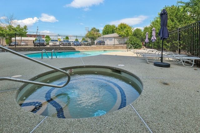 614 Pond St 2104, Braintree, MA 02184