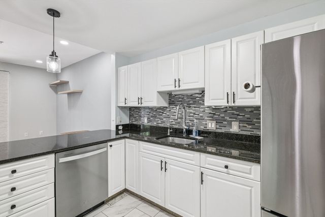 614 Pond St 2104, Braintree, MA 02184